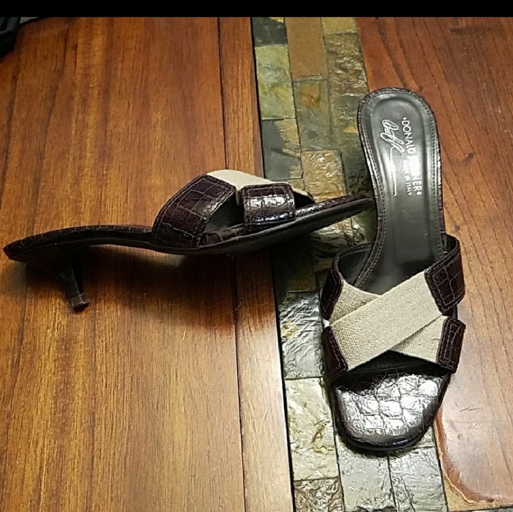 Donald Pliner shows size 8.5